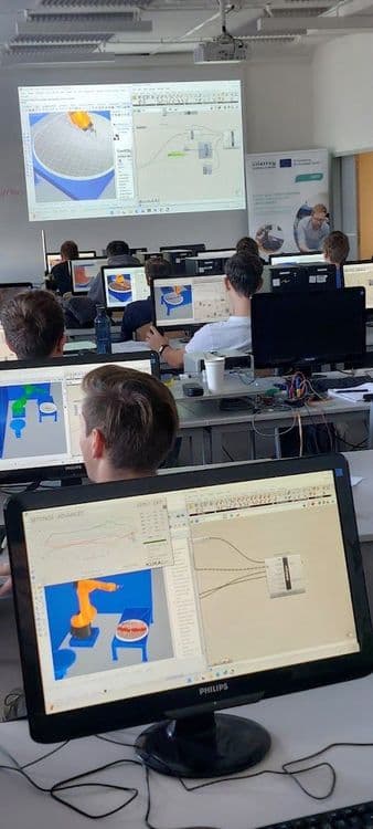 Algorithmic Modeling and Its Application in Wall Object Design